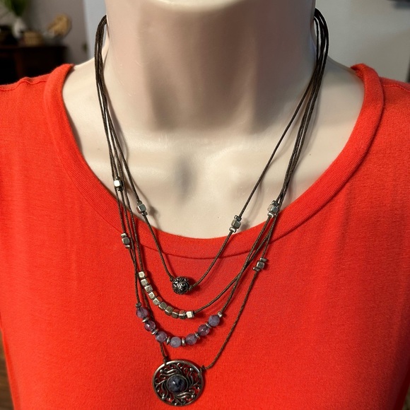 Lot more of 3 Beautiful Necklaces. - Picture 3 of 6